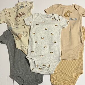 NWOT Carter’s Bodysuits Boys 6 Months
